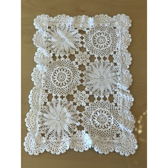 LOT of 6 VTG  Handmade crochet doilies. - Picture 13 of 16